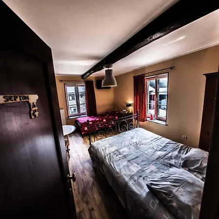 Aux 10 Clefs Bed & Breakfast