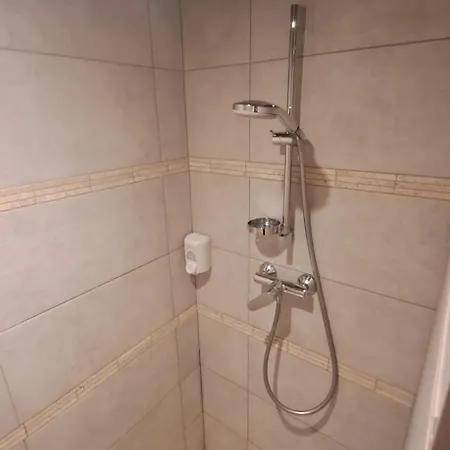 Aux 10 Clefs فندق مبيت وإفطار